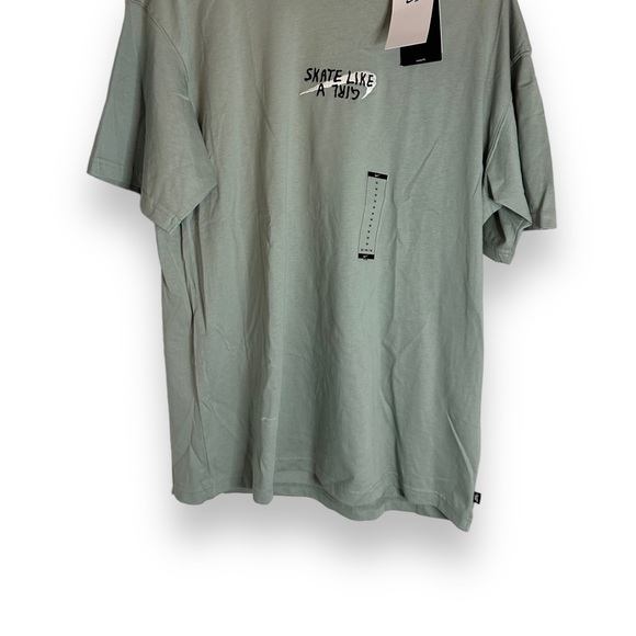 Nike SB Skate Like A Girl Tee Size M NEW WITH TAGS Skateboard Tee - Picture 2 of 7